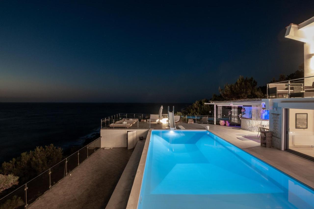 Icarus Luxury Beachfront Villa Gialiskari  Exterior photo
