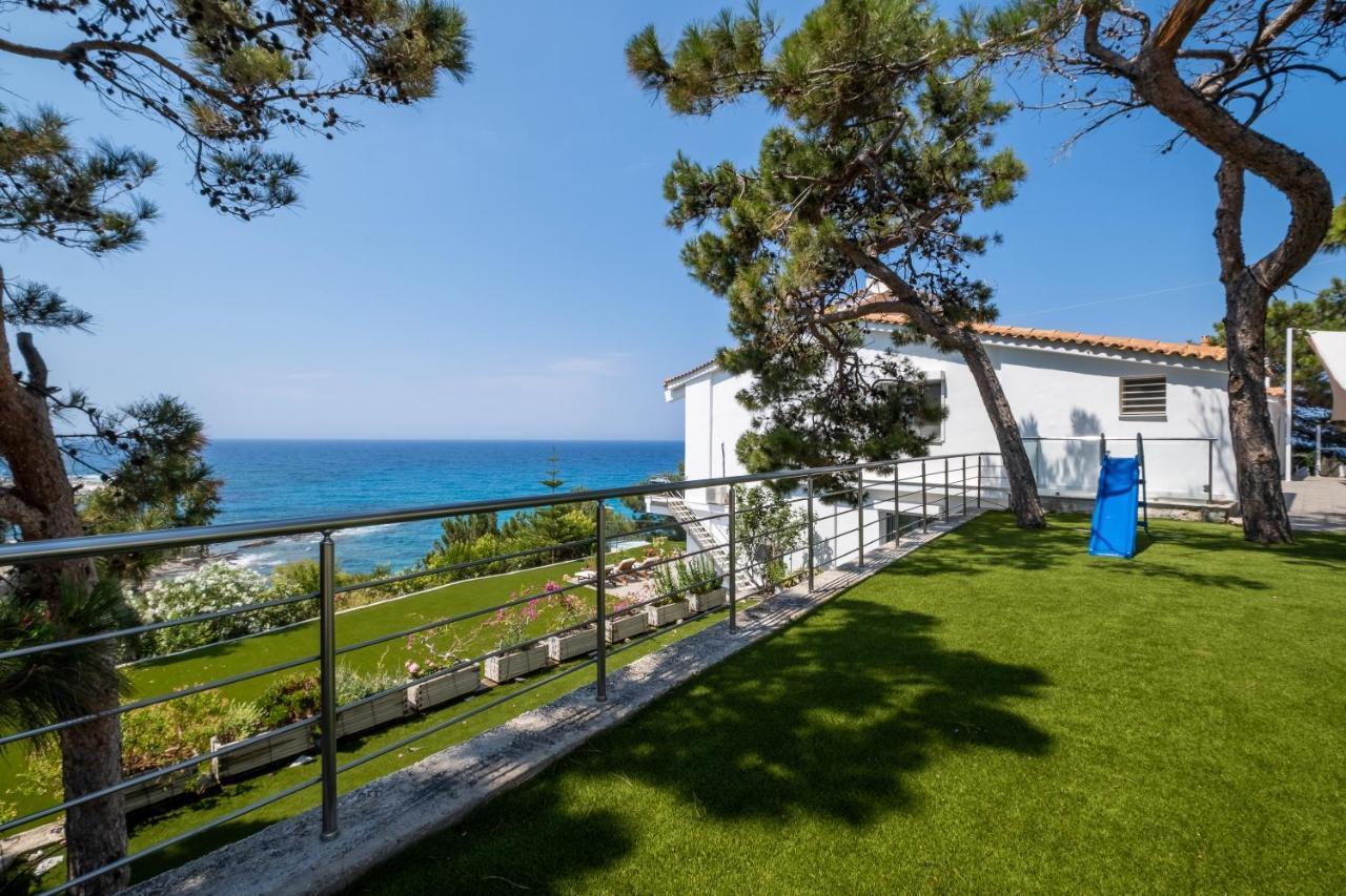 Icarus Luxury Beachfront Villa Gialiskari  Exterior photo