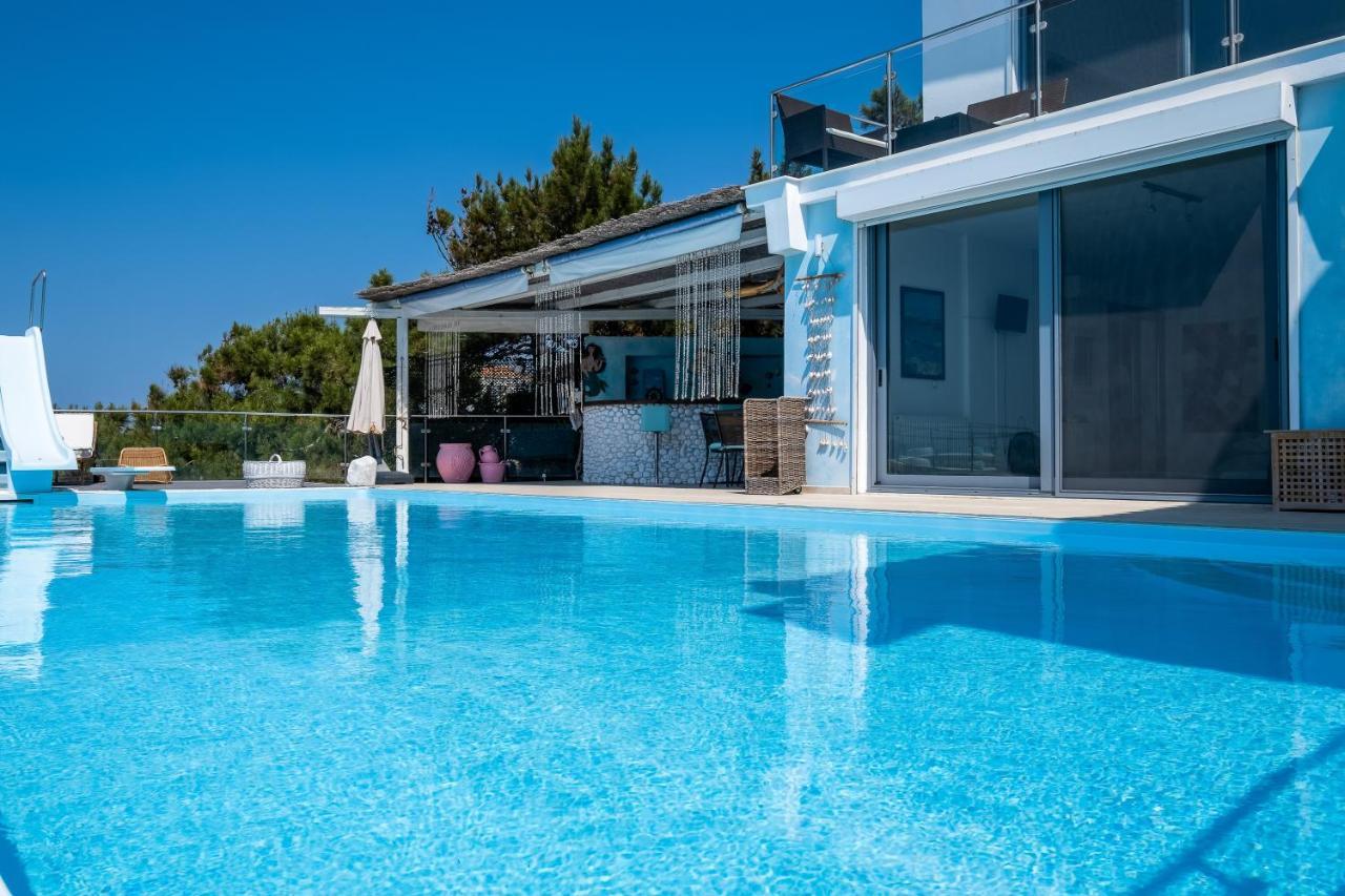 Icarus Luxury Beachfront Villa Gialiskari  Exterior photo